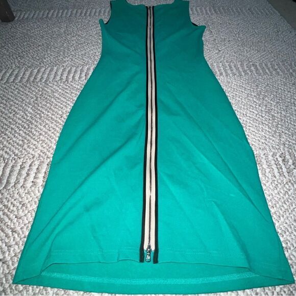 Kenneth Cole “Hilary” Sheath Bold Back Zip Dress, size 6 - Picture 9 of 14